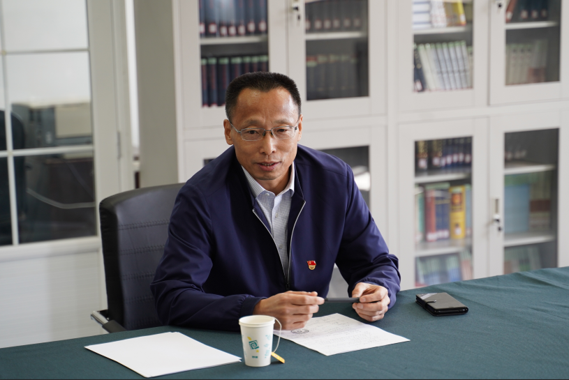 2校党组织负责人陈刚在思政座谈会上讲话.png